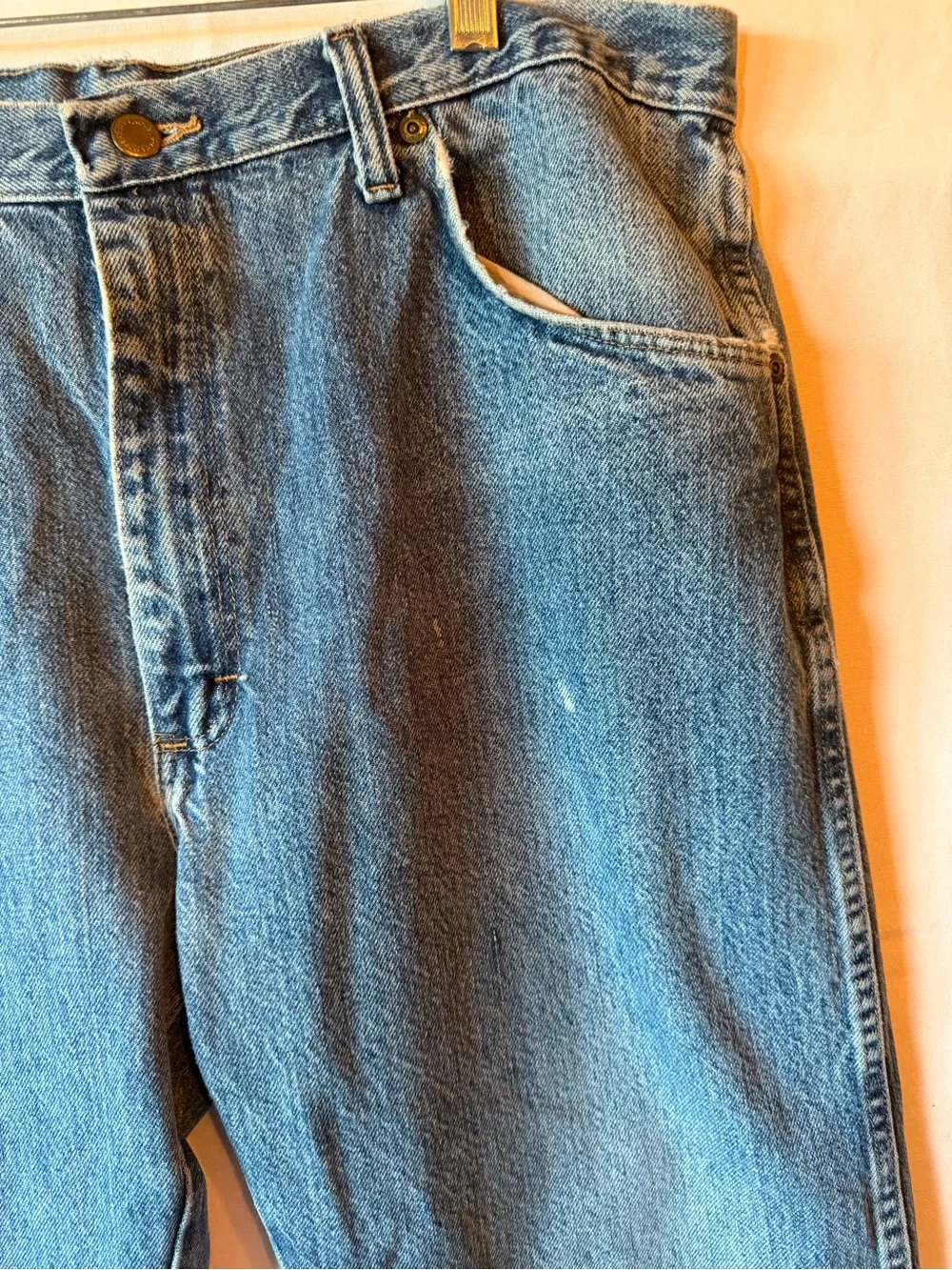 Classic Men's Wrangler Blue Denim Jeans 38 x 24